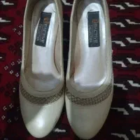 کفش شیری رنگ