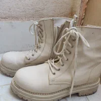 چکمه سفید