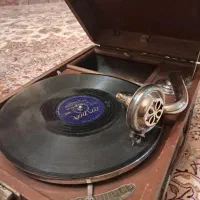 گرامافون قدیمی کیفی|کلکسیون اشیاء عتیقه|تربت‌حیدریه, فرمانداری|دیوار