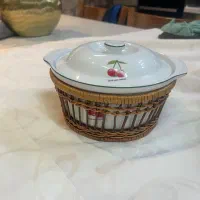 مقداری ظروف