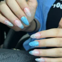 خدمات کاشت ناخن با مناسب ترین قیمت|خدمات آرایشگری و زیبایی|کرمانشاه, |دیوار