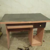 میز تحریر وکامپیوتر