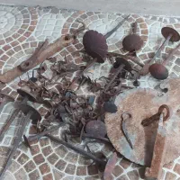 میخ وحلقه درب قدیمی