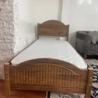 تخت یک نفر همراه با تشک و‌کفی کاملا نو