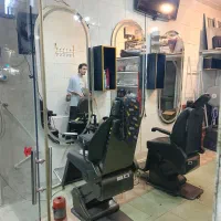 صندلی و ایینه