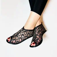 تعدادی پاپوش وشلوار