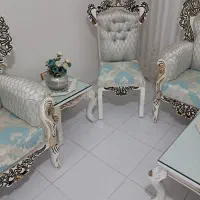 مبل نه نفره همراه باعسلی|مبلمان خانگی و میز عسلی|اسلام‌شهر, باغ فیض|دیوار