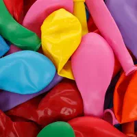 بادکنک و شمع و لوازم تولد