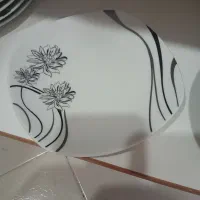 سرویس چینی ۱۸ نفره در حد نو بدون هیچ خط خش