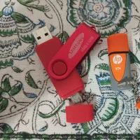 دو عدد فلش مموری