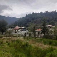 زمین مسکونی کوهپایه ای فاصله ۱۰۰ متری استخر دوقلو