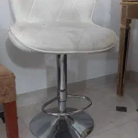 صندلی چرخان و مداد لیزر و آرایشی