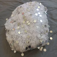 کراس کوردی اویزان|لباس|مریوان, |دیوار