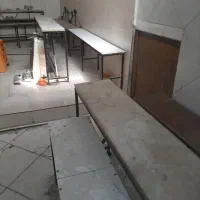 میز و نیمکت کافه با در پوش سنگی