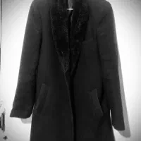 نیم پالتو شیک اندامی در حد نو