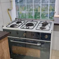 تعدادی وسایل دست دوم به فروش می رسد