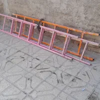 سه عدد نردبان ویک عدد چهار پایه سالم