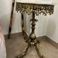 فروش فوری میز دکوری برنجی با صفحه سنگ مرمر