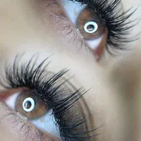 اکستنشن وکاشت مژه