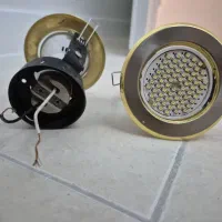 قاب  و فریم همراه با لامپ هالوژن ال ای دی|لامپ و چراغ|کرج, کوی کارمندان شمالی|دیوار