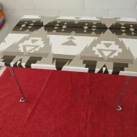 میز تحریر و لپ تاپ با روکش پارچه