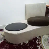 مبل راحتی به همراه گل میز