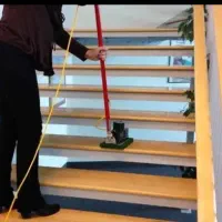 به یک خانم جهت نظافت نیازمندیم فوری