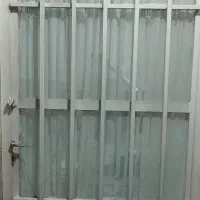 درب آهنی محکم و سنگین با چهارچوب
