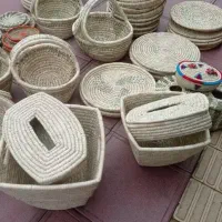 مقداری از وسایل های صنایع دستی