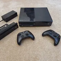 کنسول بازی Xbox one به همراه بازی های مختلف|کنسول، بازی ویدئویی و آنلاین|شیراز, شهرک والفجر|دیوار