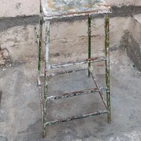 چهار پایه آهنی محکم