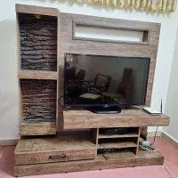 میز تلویزیون کار کرده
