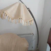 آباژور ایستاده