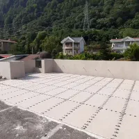 کارگر ساده زیردست کاشی‌کار