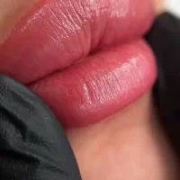 ترمیم ناخن ۲۹۸/ شیدلب ۲.۵ / میکاپ۵۰۰ / مژه ۳۰۰