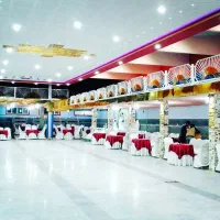 یک خانم جهت کار در تالار