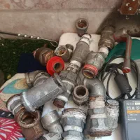 مقداری وسایل حمام ر  یمو  ت. عینک. نگهدارنده طبقات