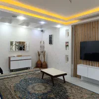 کاغذدیواری .کفپوش .قرنیز.