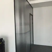 پارتیشن شیشه‌ای اداری و شیشه سکوریت