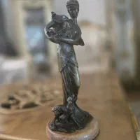 مجمسه برنز زیبا