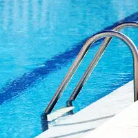 آموزش شنا برای بانوان و کودکان، آب درمانی