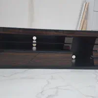 به دلیل زدن تلوزیون به دیوار