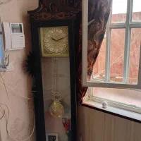 ساعت وآینه قدی و میز تحریر