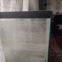 یک عدد آکواریوم با شن و صدف