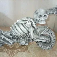 مجسمه اسکلت موتورسوار