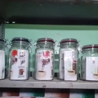 ظرف شیشه برای ادویه و مربا و حبوبات