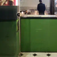 میز باچال همراه با شیشه روی میز