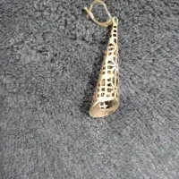 یک عدد گوشواره طلا گم شده است