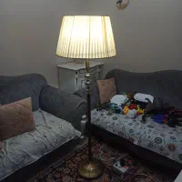 آباژور ایستاده