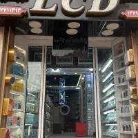 سلام تعدادی فروشنده اقا در موبایل فروشی